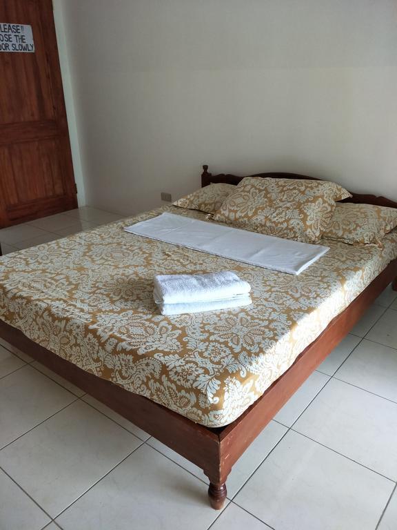 Anton's Beach Resort Oslob Zimmer foto